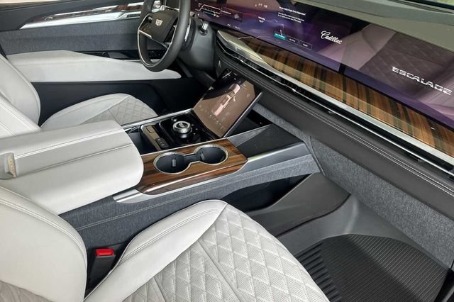 New 2026 Cadillac Escalade Platinum Sport w/ LPO, ONYX Package AWD/4WD image 17