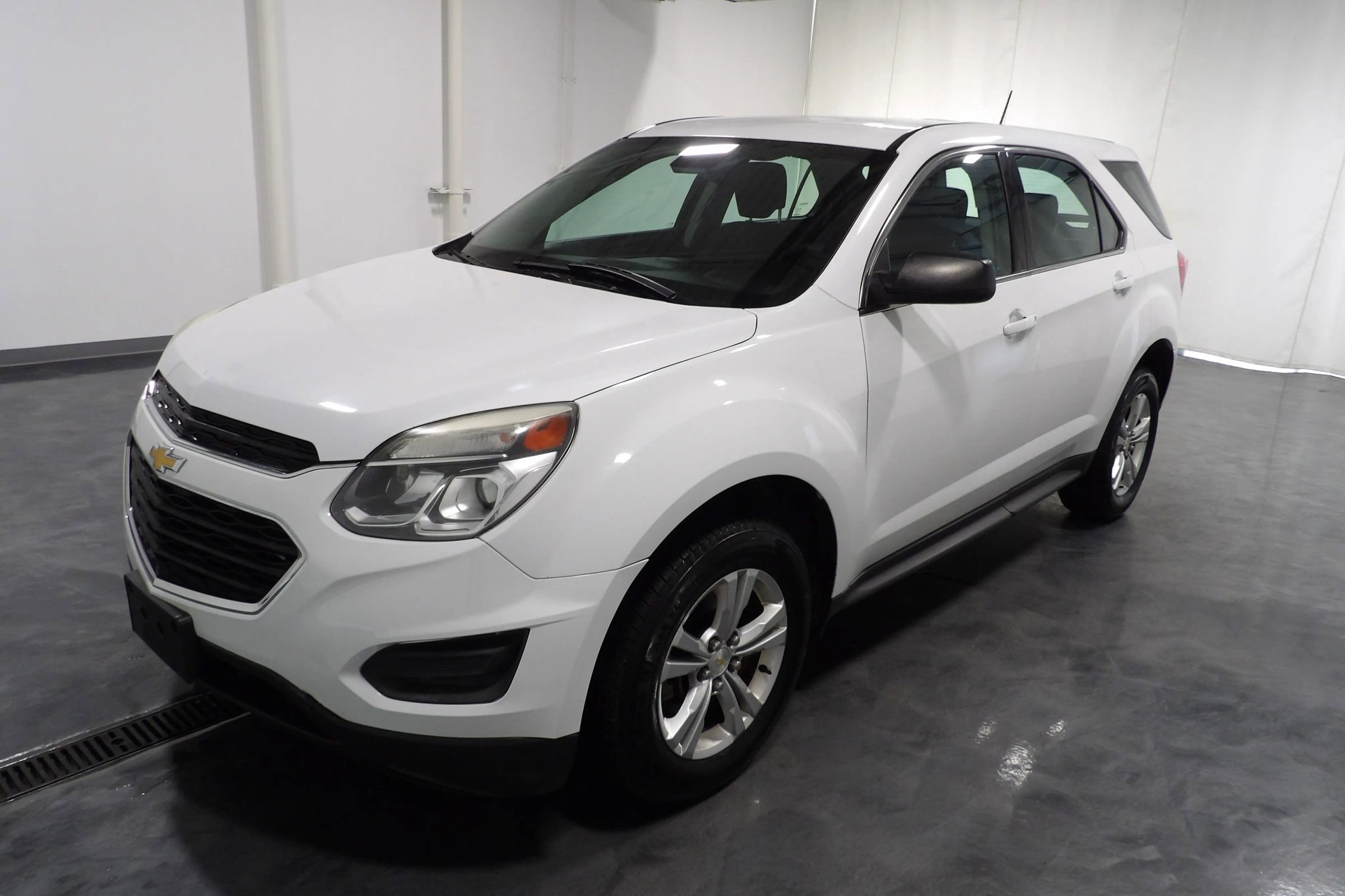 Used 2016 Chevrolet Equinox LS image 3
