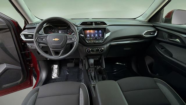 Used 2023 Chevrolet TrailBlazer LT w/ Convenience Package AWD/4WD image 16