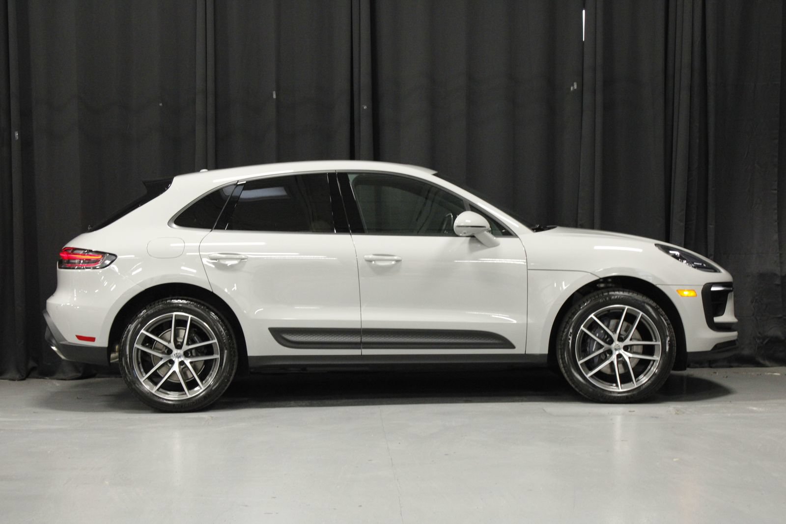 New 2026 Porsche Macan AWD/4WD image 8
