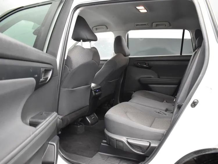 Used 2023 Toyota Highlander LE FWD image 14