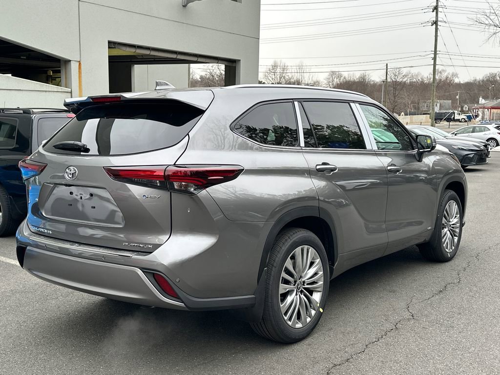 New 2026 Toyota Highlander Platinum image 4