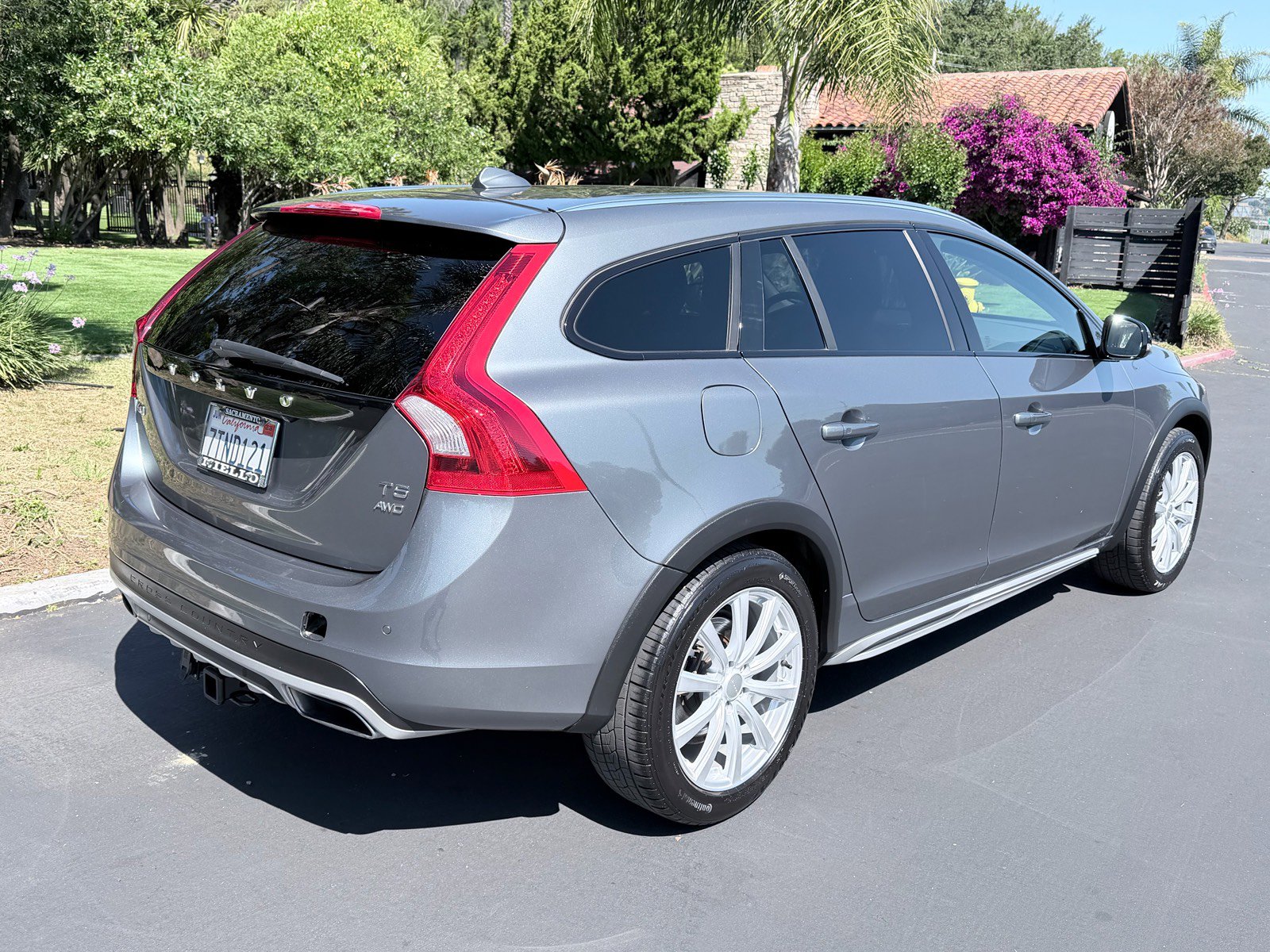 Used 2016 Volvo V60 T5 Cross Country w/ Convenience Package AWD/4WD image 6