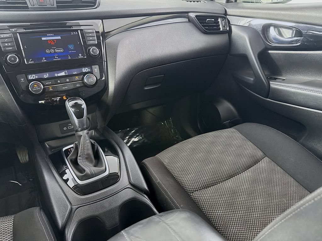 Used 2020 Nissan Rogue Sport SV AWD/4WD image 25
