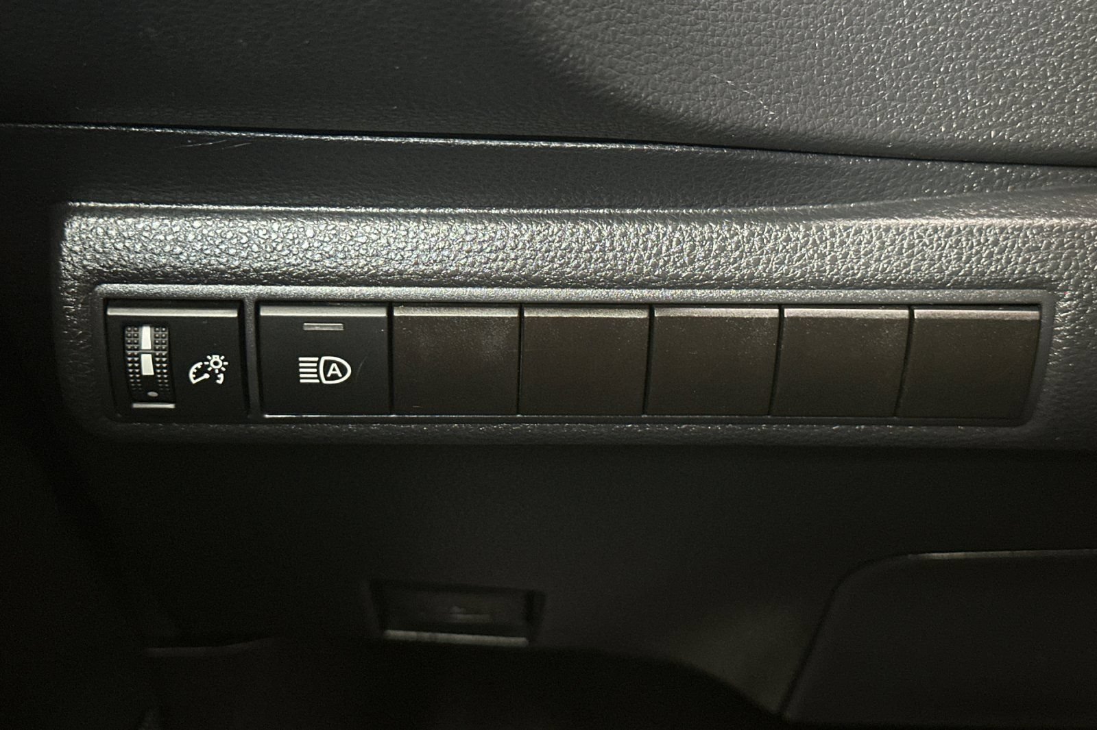 Used 2025 Toyota Corolla LE FWD image 32
