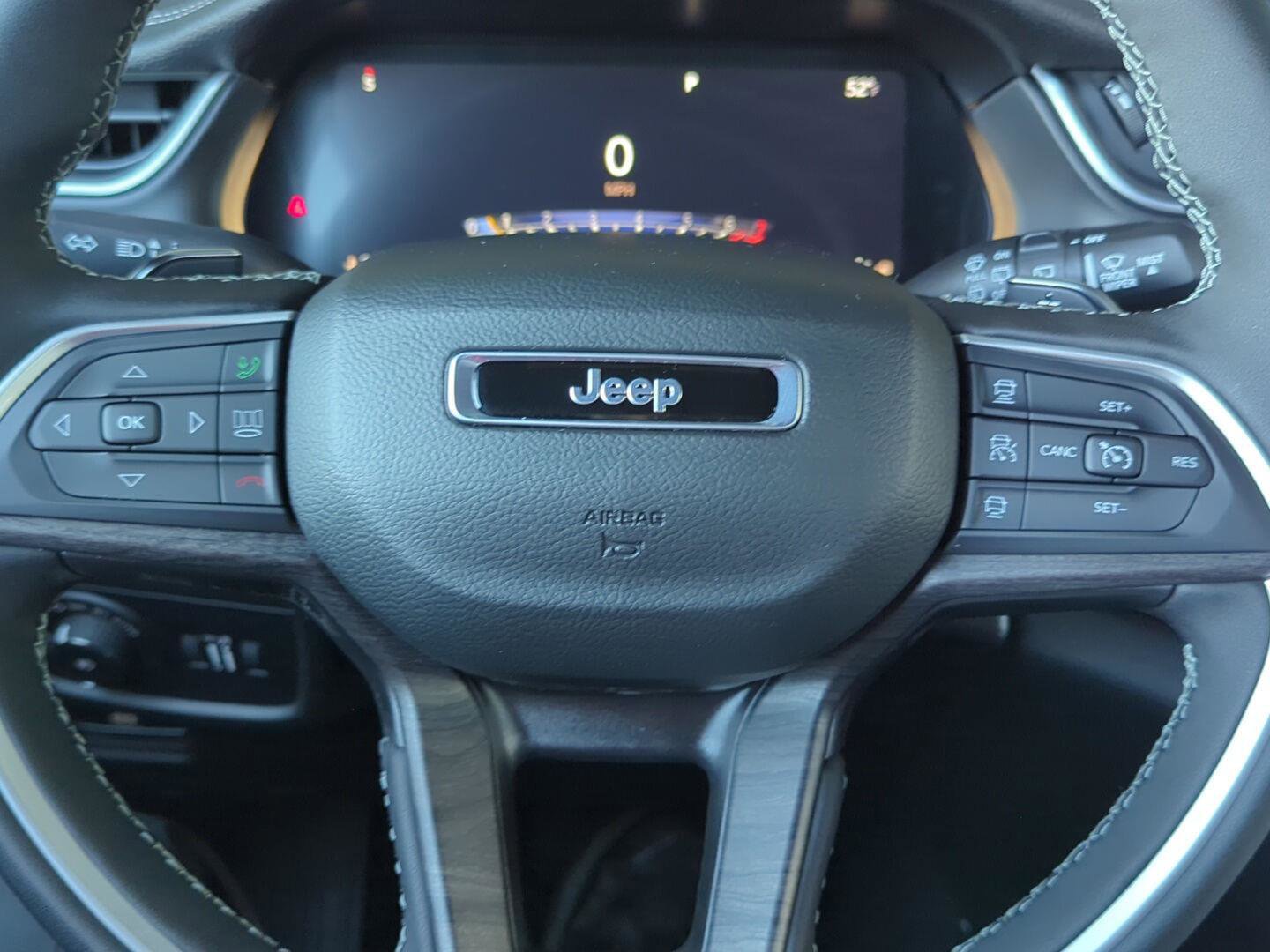 New 2025 Jeep Grand Cherokee Limited w/ Luxury Tech Group II image 16