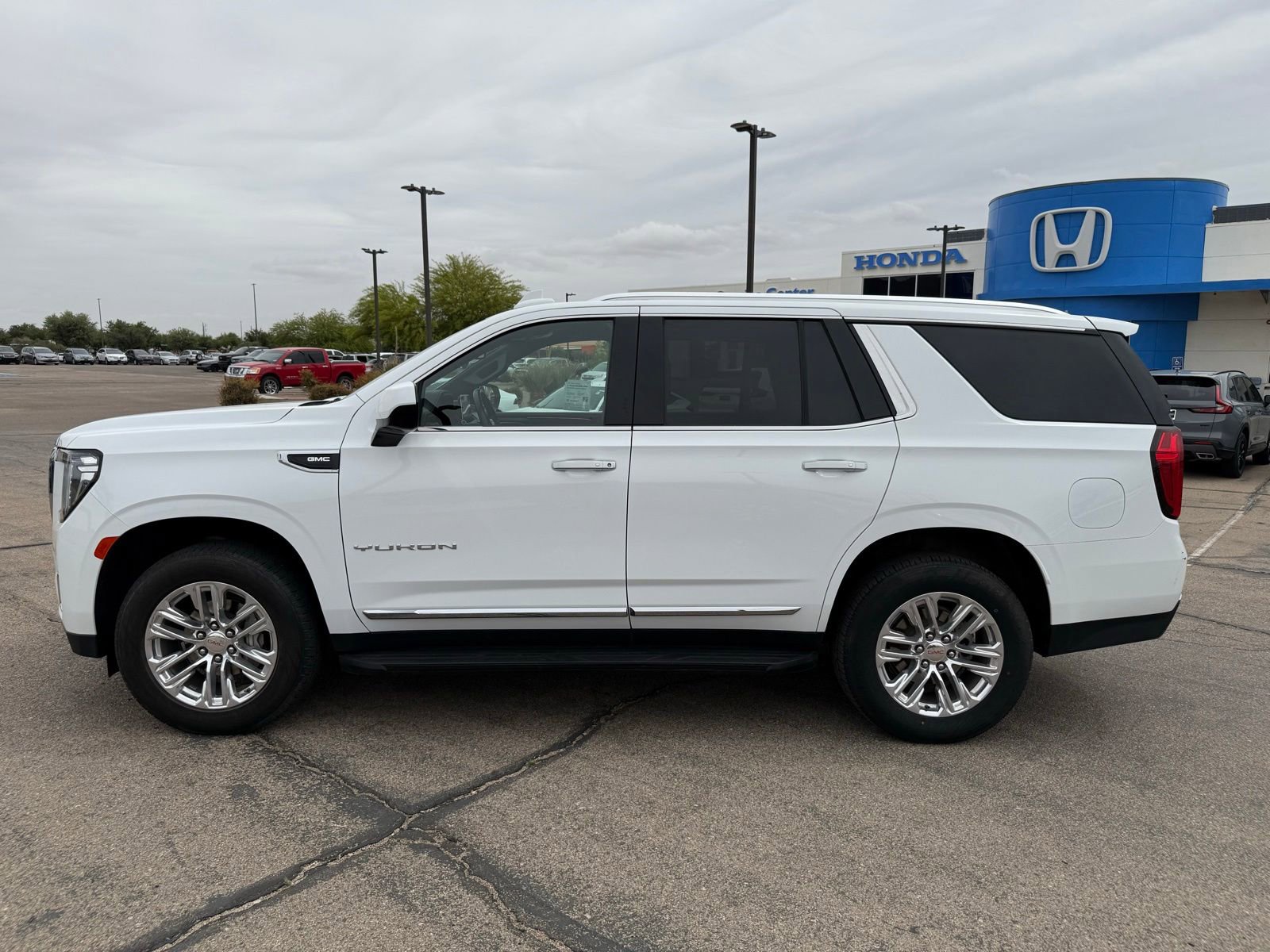Used 2024 GMC Yukon SLT RWD image 11