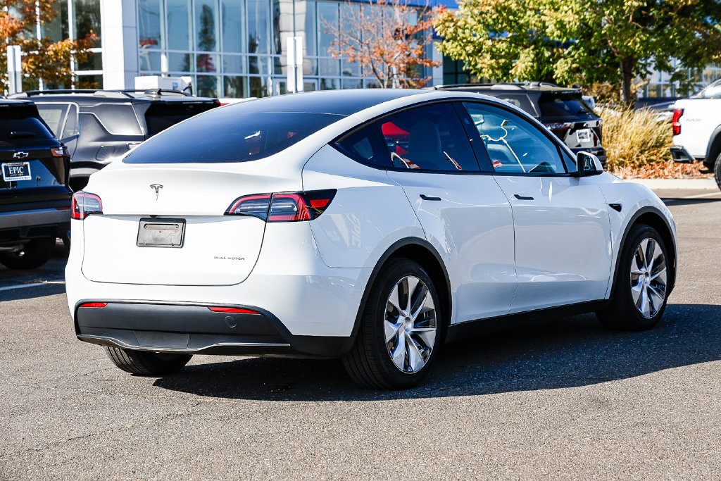 Used 2024 Tesla Model Y Long Range AWD/4WD image 4