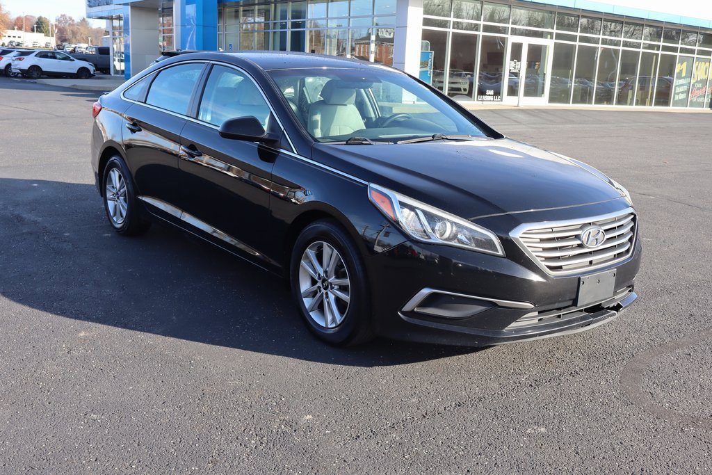 Used 2016 Hyundai Sonata SE image 2