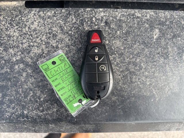 Used 2018 RAM 2500 SLT w/ Luxury Group image 14