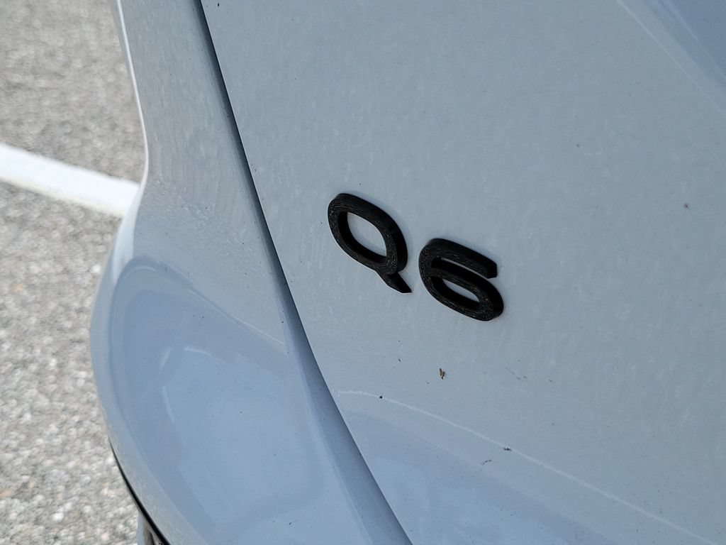Used 2025 Audi Q6 e-tron Premium Plus w/ Premium Plus AWD/4WD image 7