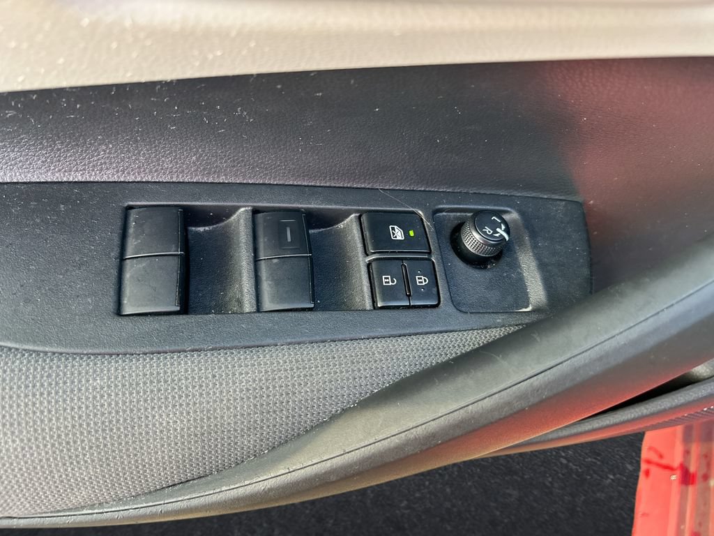 Used 2025 Toyota Corolla LE FWD image 12