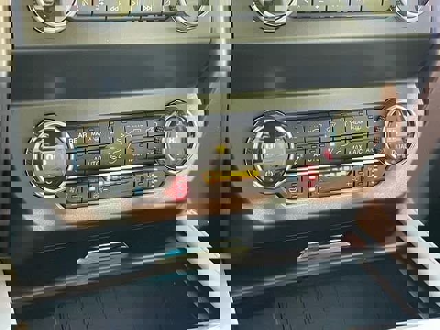 Used 2020 Ford Expedition Platinum image 16