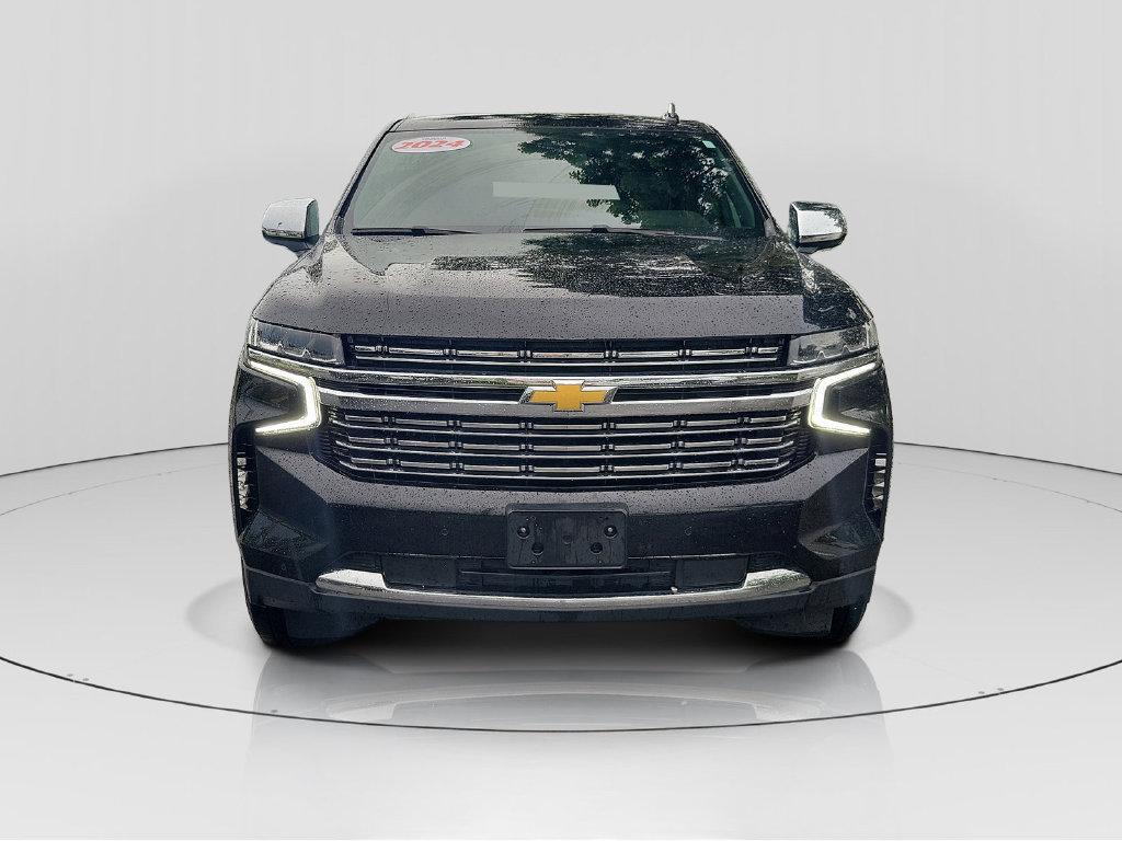 Used 2024 Chevrolet Suburban Premier AWD/4WD image 2