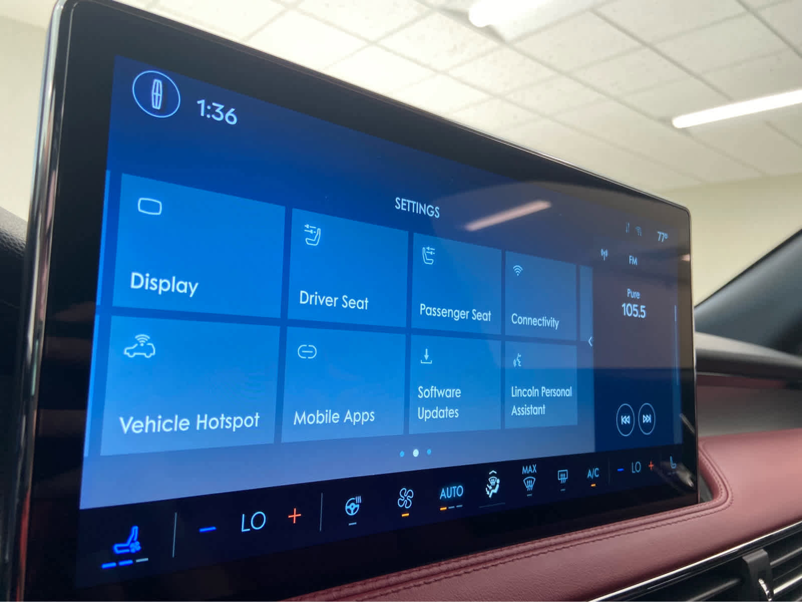 Used 2025 Lincoln Corsair Reserve w/ Jet Appearance Package image 35