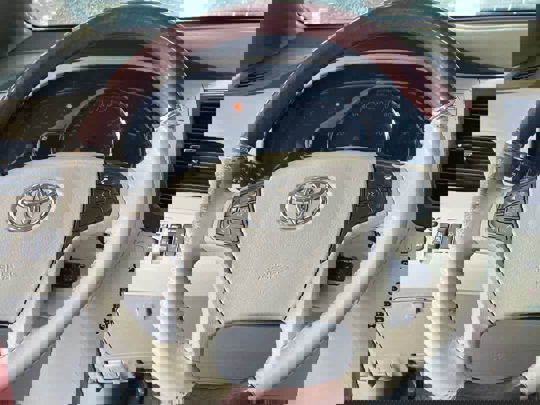 Used 2014 Toyota Sienna Limited image 16