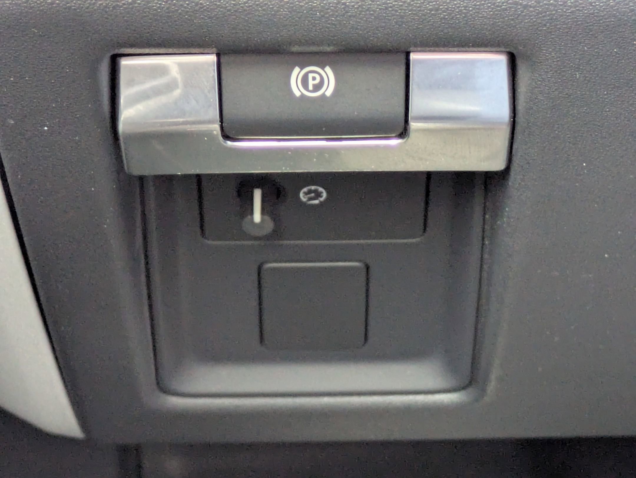 Certified 2023 Land Rover Defender 130 X-Dynamic SE image 19