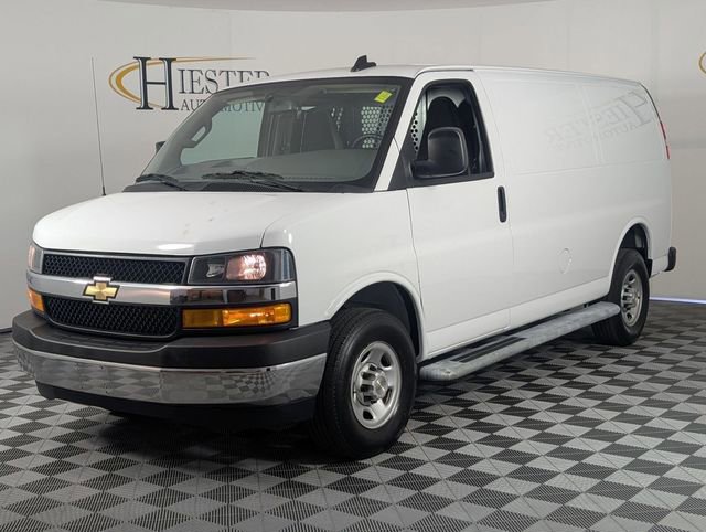 Used 2024 Chevrolet Express 2500 w/ Driver Convenience Package RWD image 4