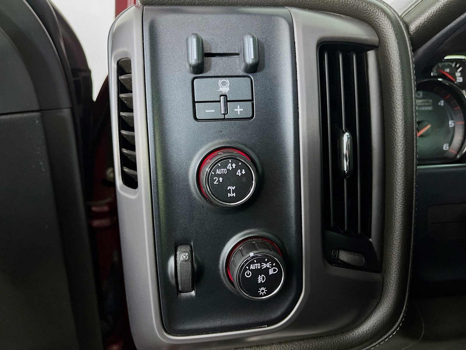 Used 2015 GMC Sierra 1500 SLE AWD/4WD image 12