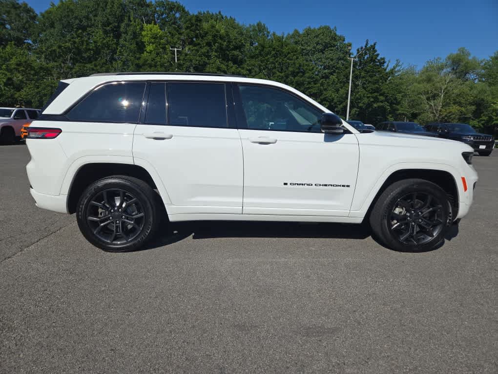 Used 2023 Jeep Grand Cherokee 30th Anniversary AWD/4WD image 3