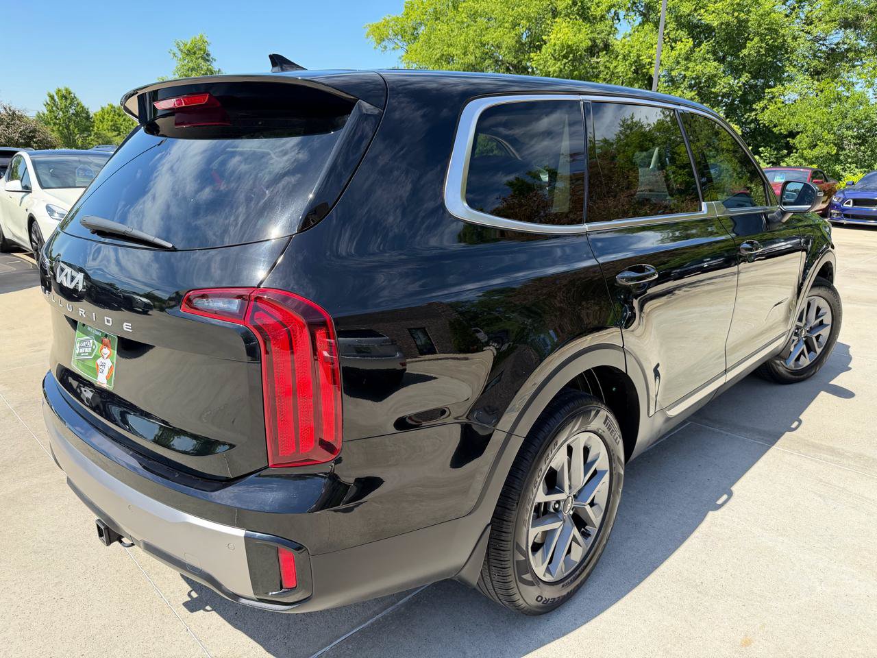 Used 2025 Kia Telluride LX FWD image 5