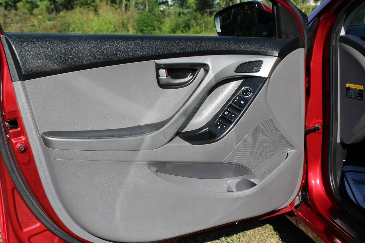 Used 2015 Hyundai Elantra SE FWD image 14