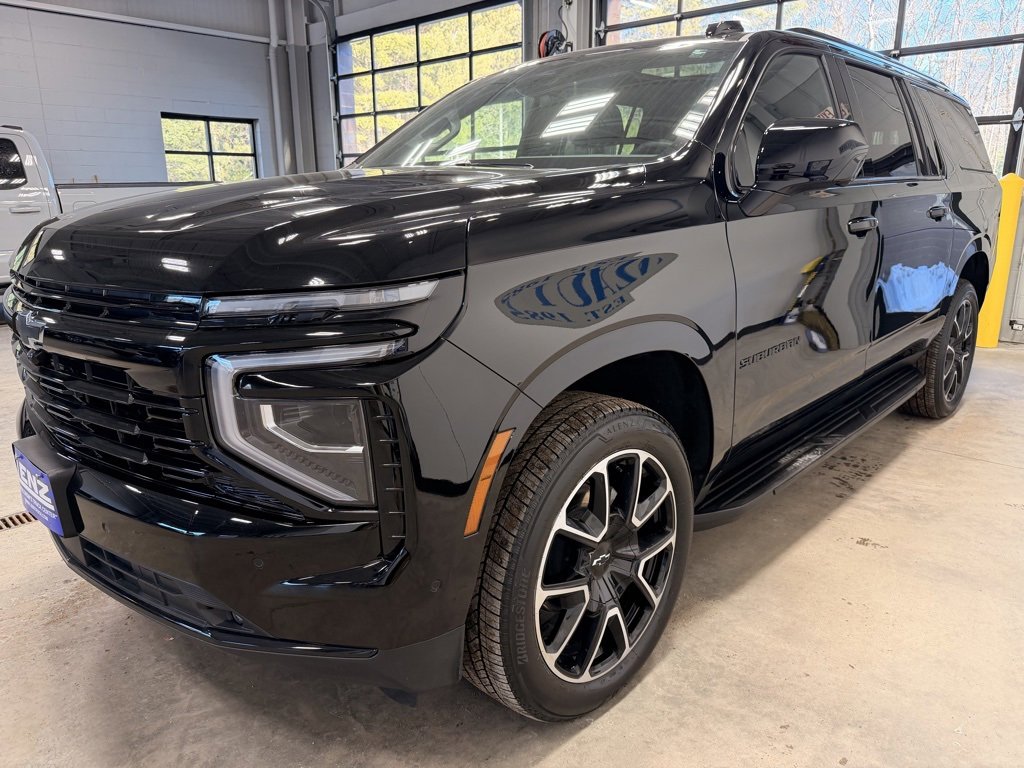 Used 2025 Chevrolet Suburban RST w/ Sun And Tow Package image 4