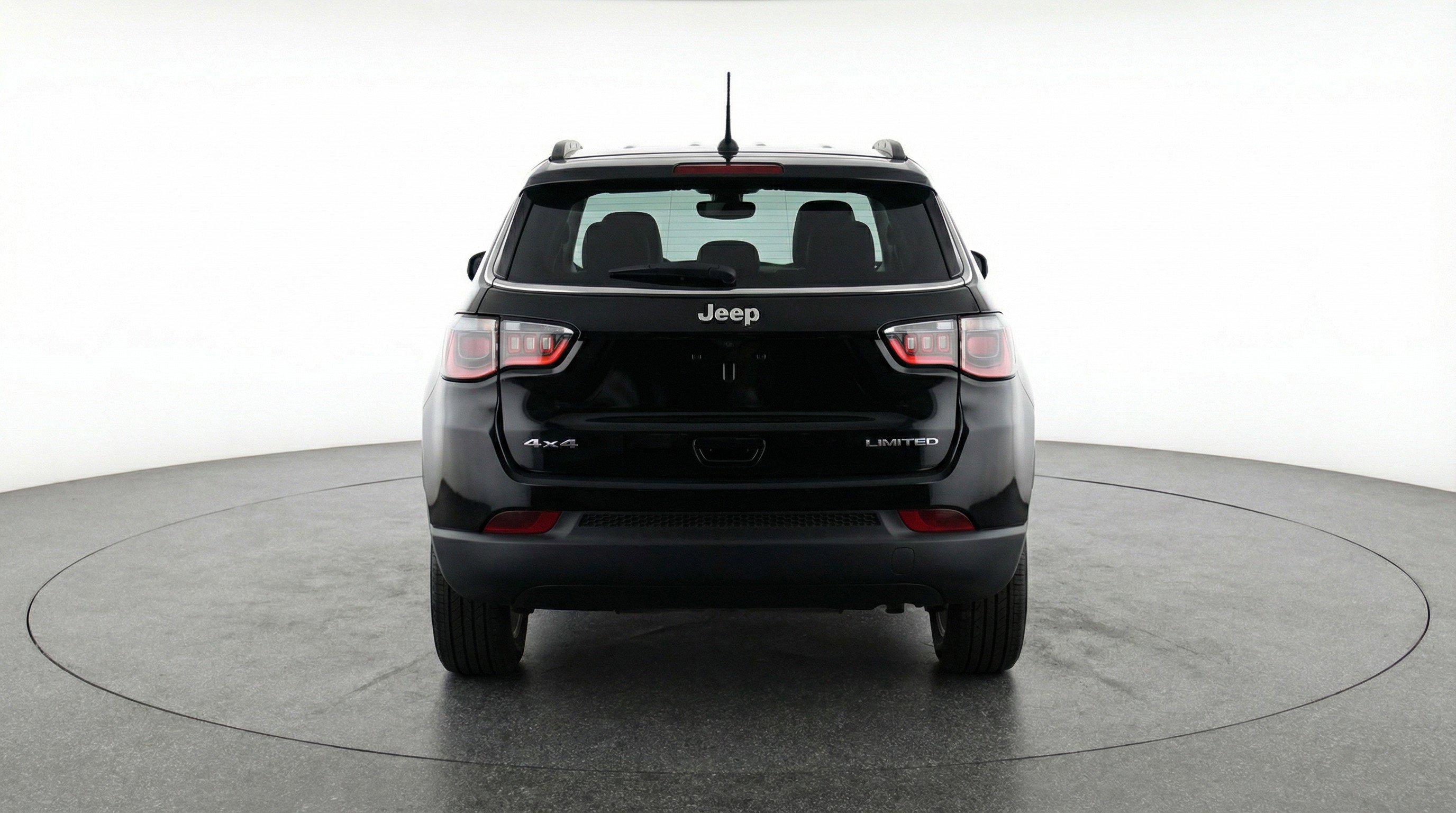 Used 2025 Jeep Compass Latitude AWD/4WD image 7