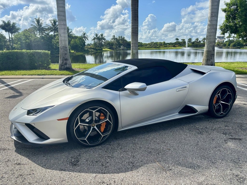 Used 2021 Lamborghini Huracan EVO image 2