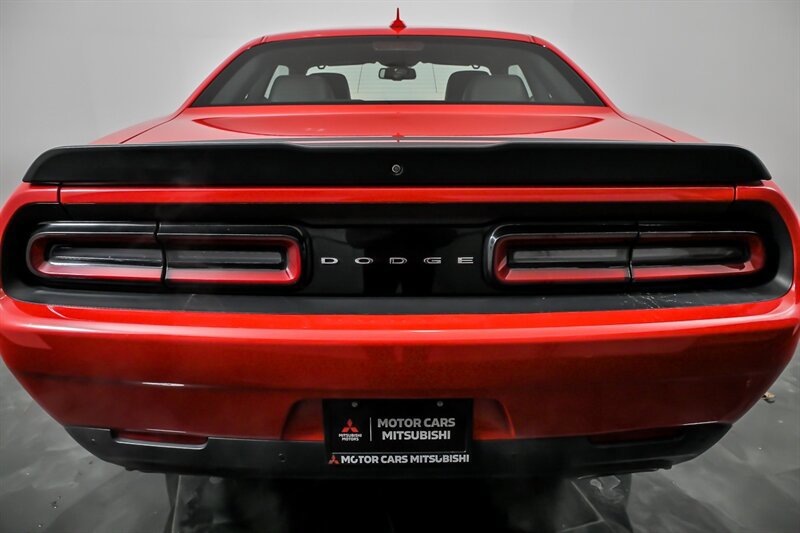 Used 2018 Dodge Challenger R/T Scat Pack w/ Leather Interior Group RWD image 9