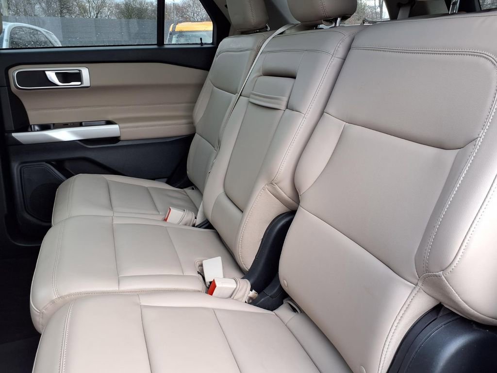 Used 2023 Ford Explorer XLT w/ Equipment Group 202A image 7