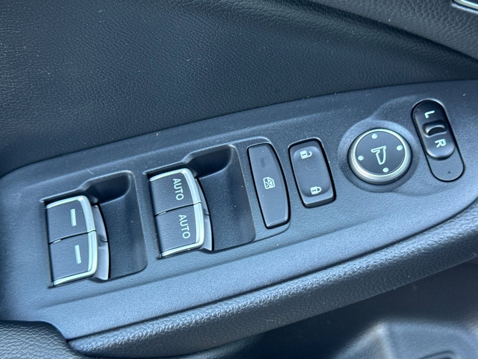 Used 2018 Honda Accord Touring image 12