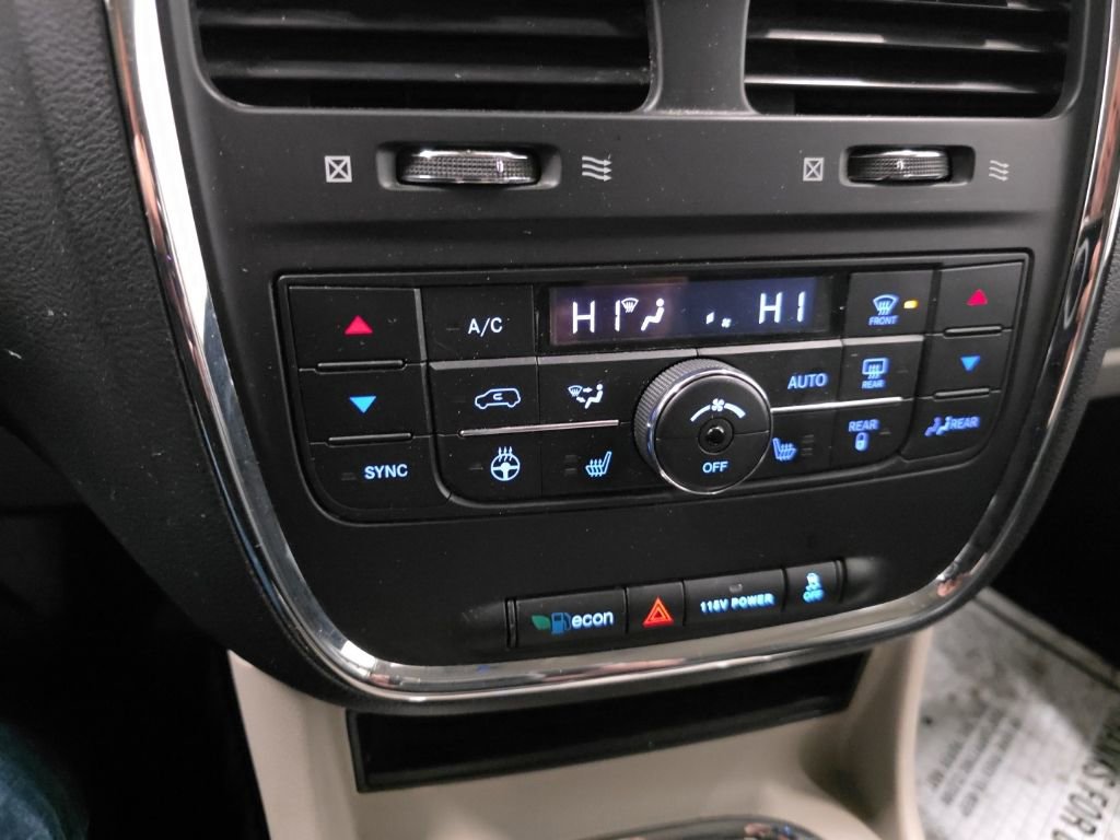 Used 2015 Chrysler Town & Country Touring-L w/ Driver Convenience Group image 21