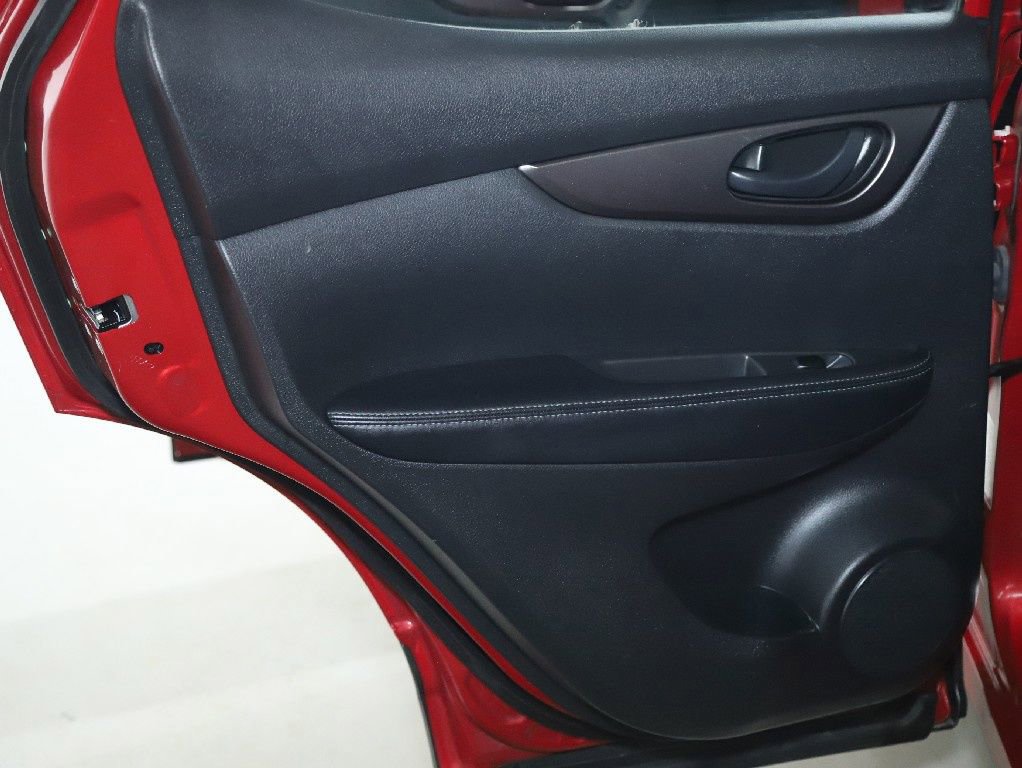 Used 2018 Nissan Rogue Sport S image 13