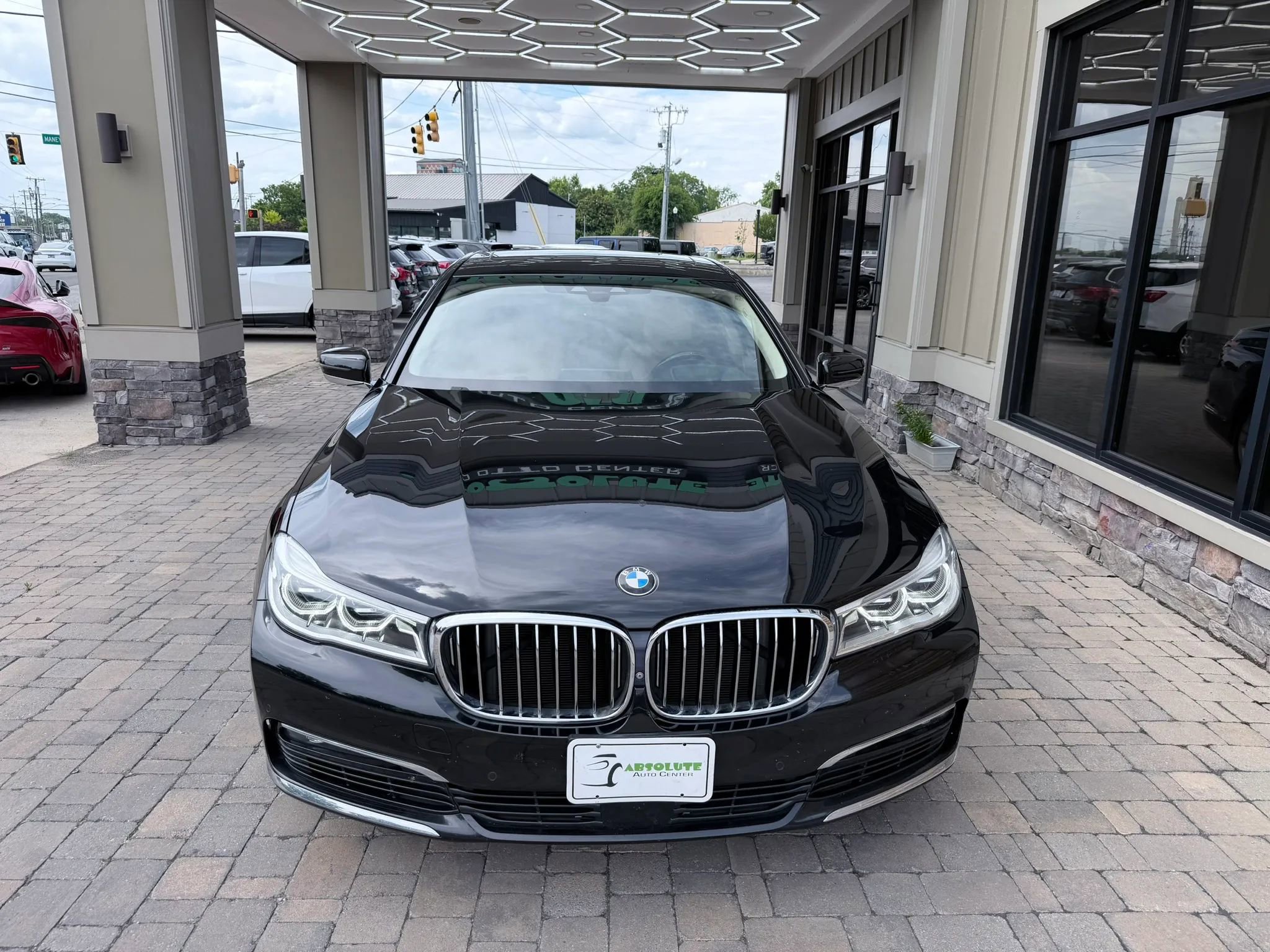 Used 2017 BMW 750i xDrive AWD/4WD image 8