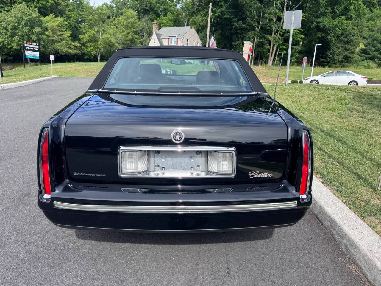 Used 1998 Cadillac De Ville FWD image 4