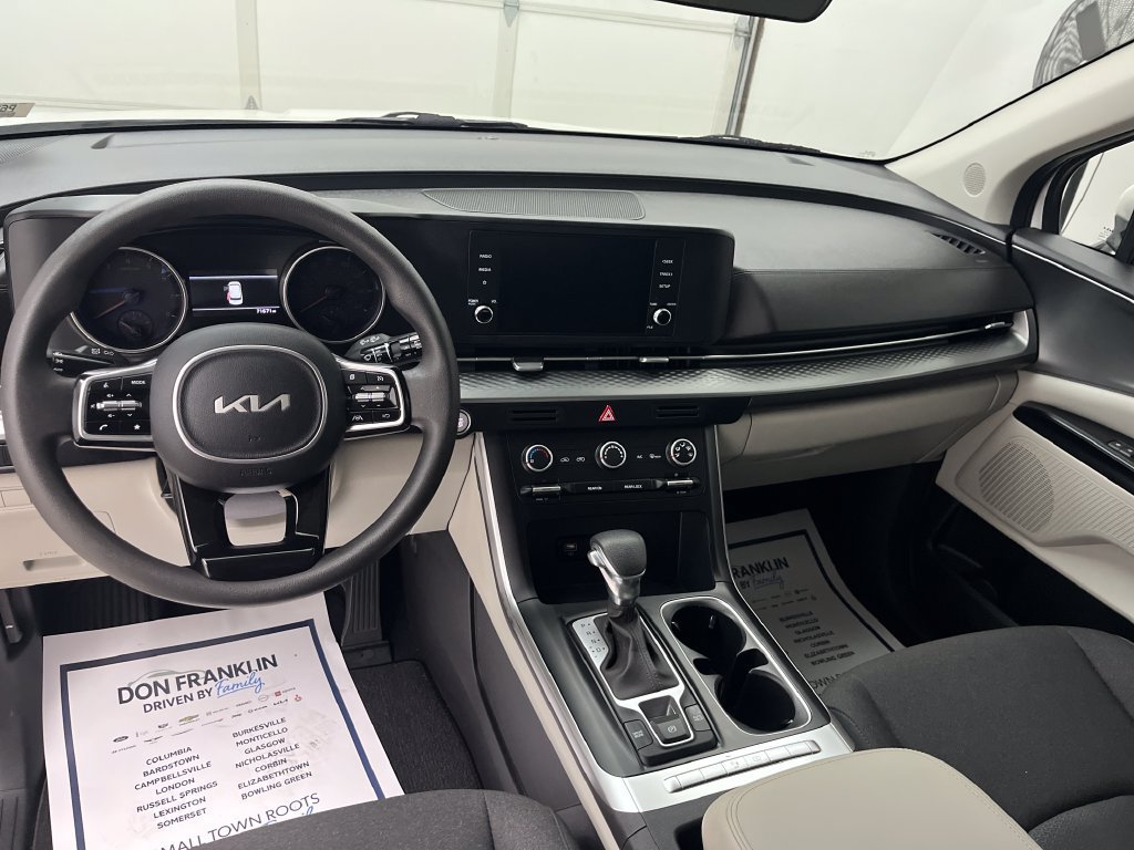 Used 2023 Kia Carnival LX FWD image 14
