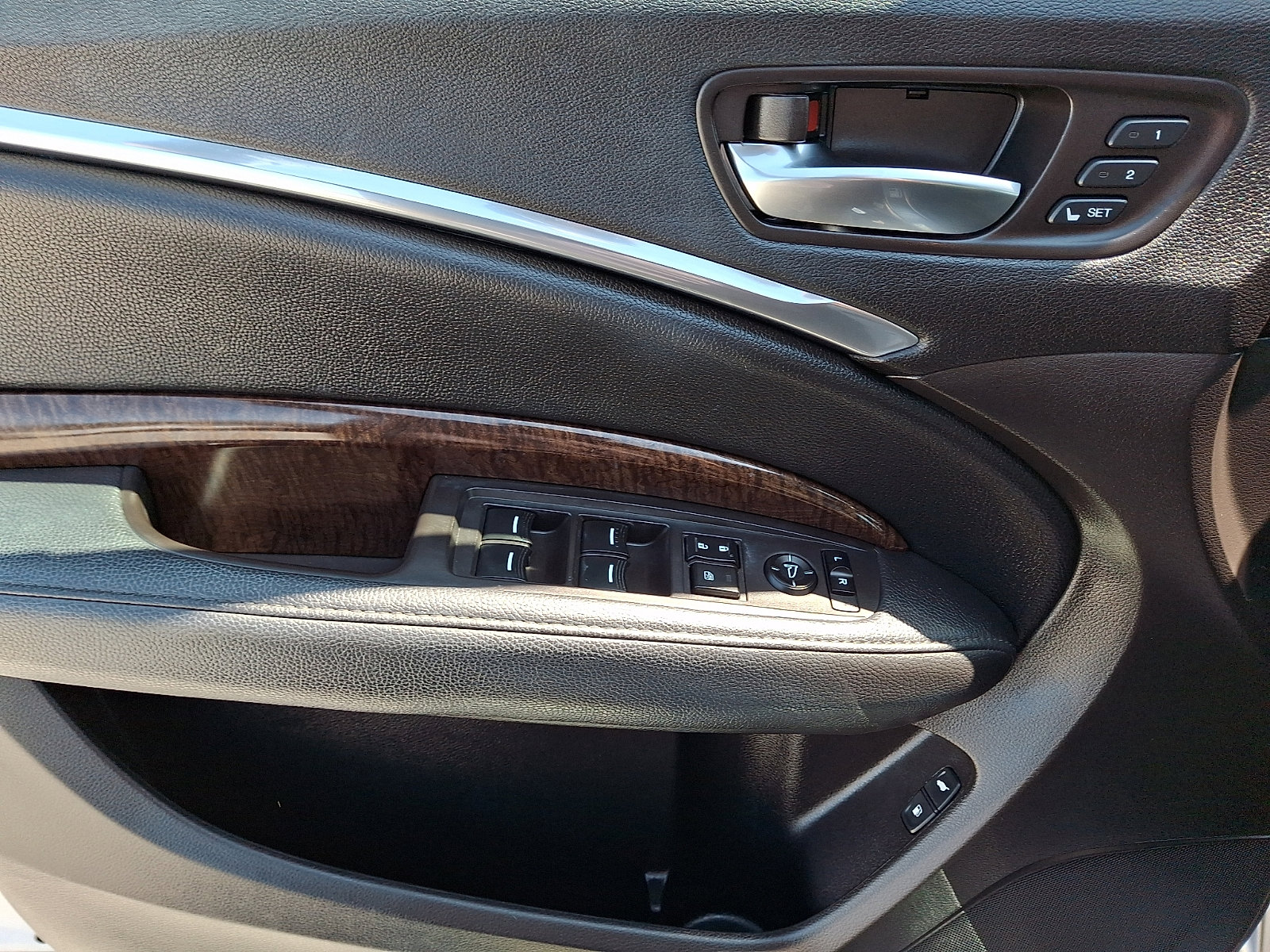 Used 2018 Acura MDX SH-AWD image 12