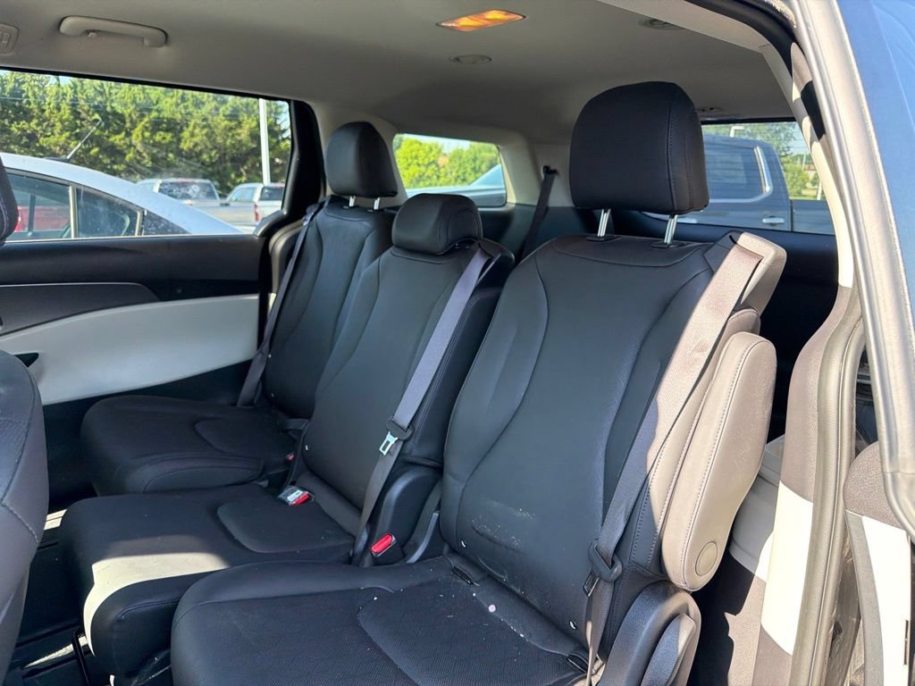Used 2024 Kia Carnival LX FWD image 7