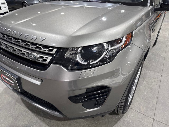 Used 2017 Land Rover Discovery Sport SE image 32