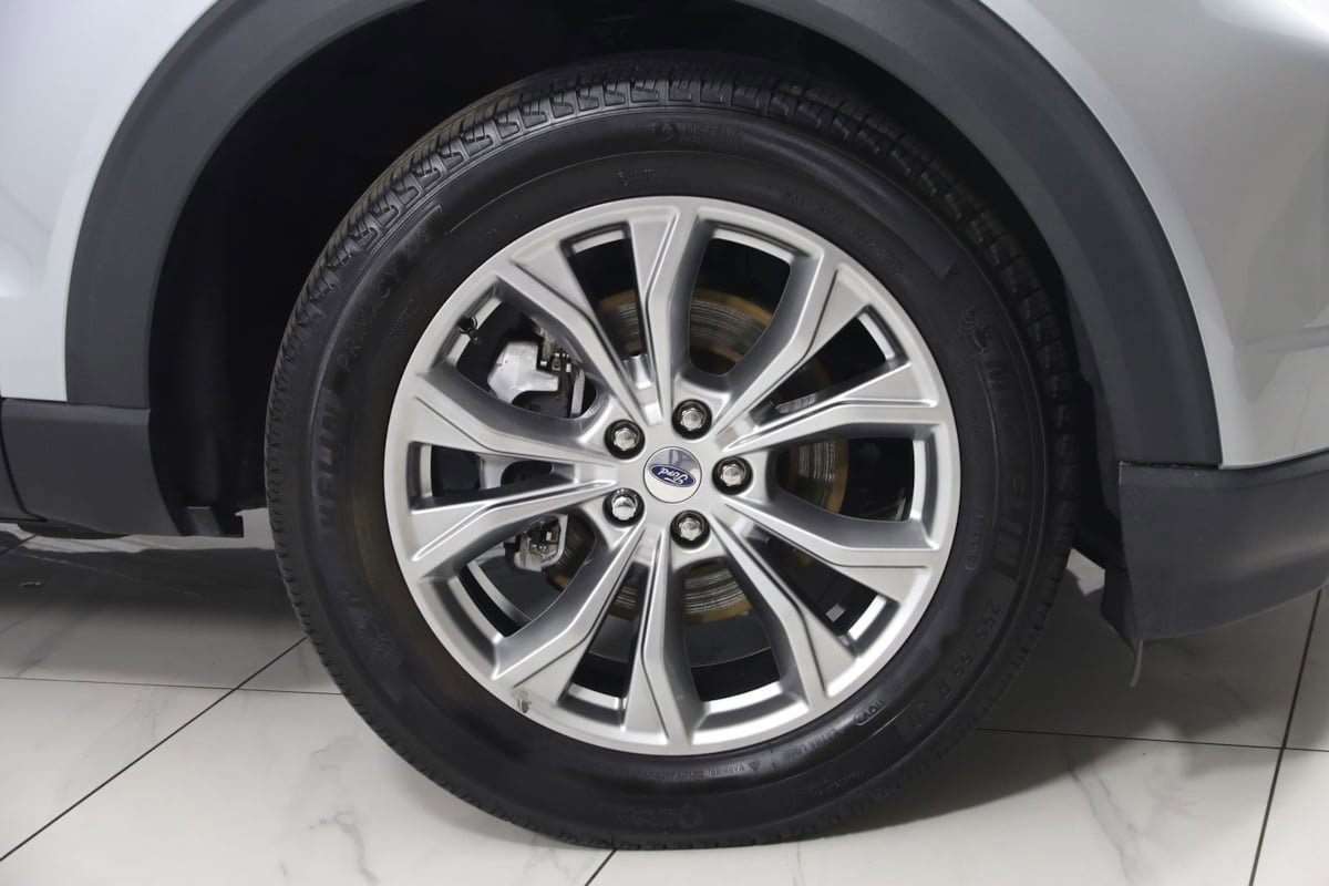 Used 2023 Ford Explorer Limited w/ Equipment Group 301A AWD/4WD image 18