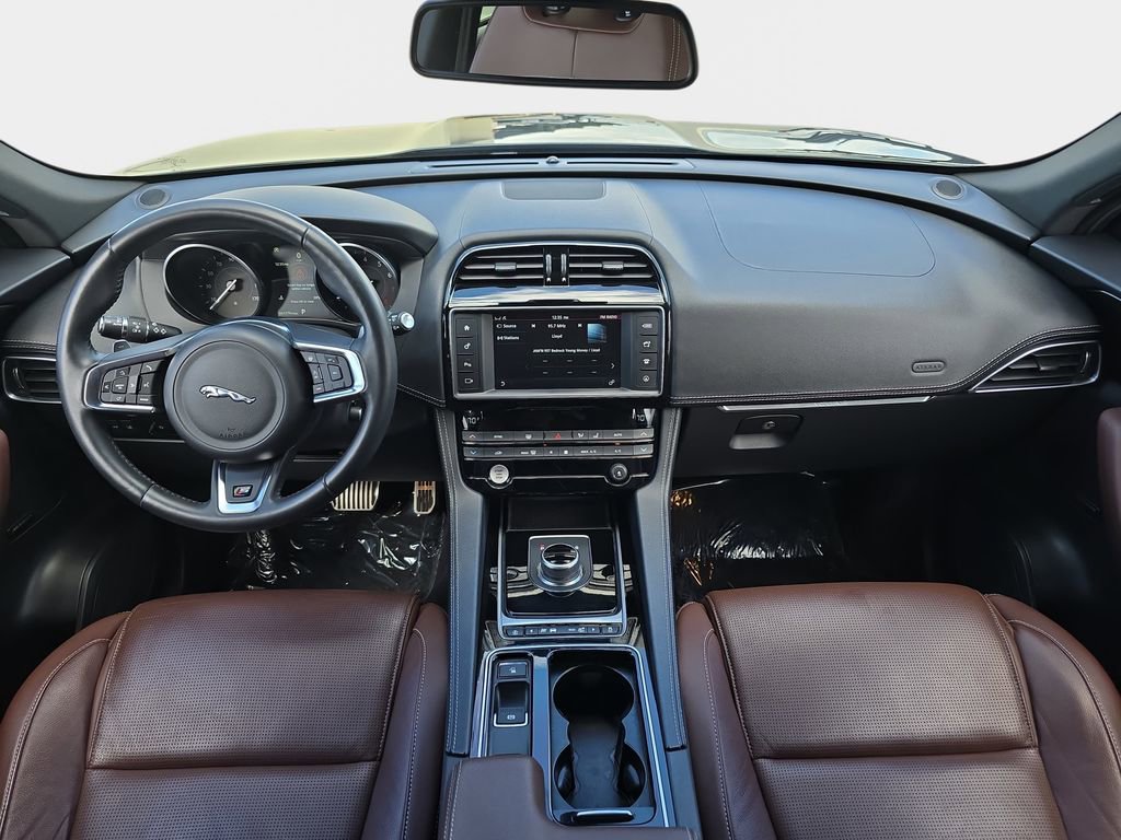 Used 2018 Jaguar F-PACE S image 10
