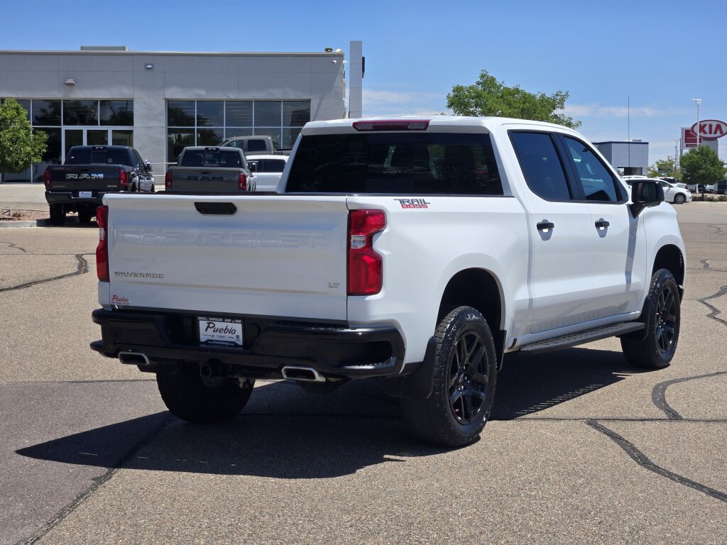 Used 2025 Chevrolet Silverado 1500 LT Trail Boss w/ Convenience Package II AWD/4WD image 3
