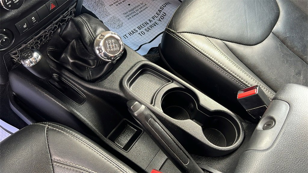 Used 2014 Jeep Wrangler Unlimited Rubicon w/ Dual Top Group image 27