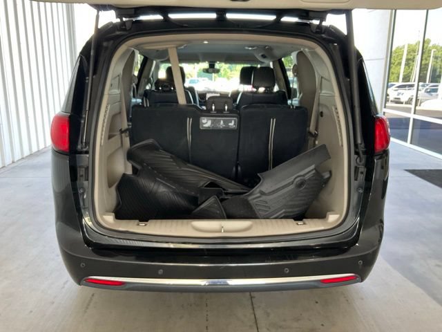 Used 2018 Chrysler Pacifica Touring-L Plus FWD image 15