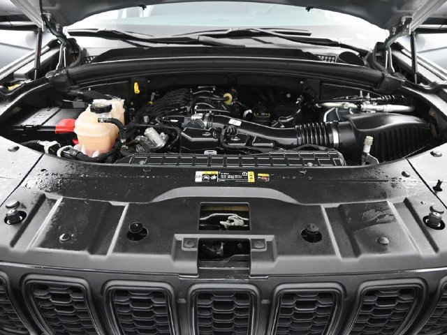 Used 2024 Jeep Grand Cherokee L Laredo AWD/4WD image 24