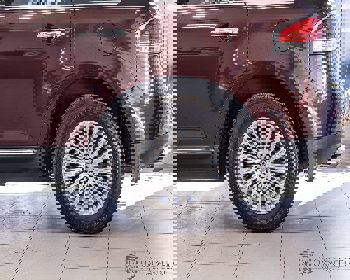 Used 2012 Lincoln MKX FWD image 7