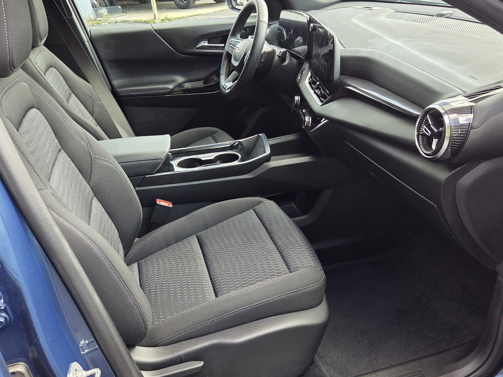 Used 2025 Chevrolet Equinox LT FWD image 11