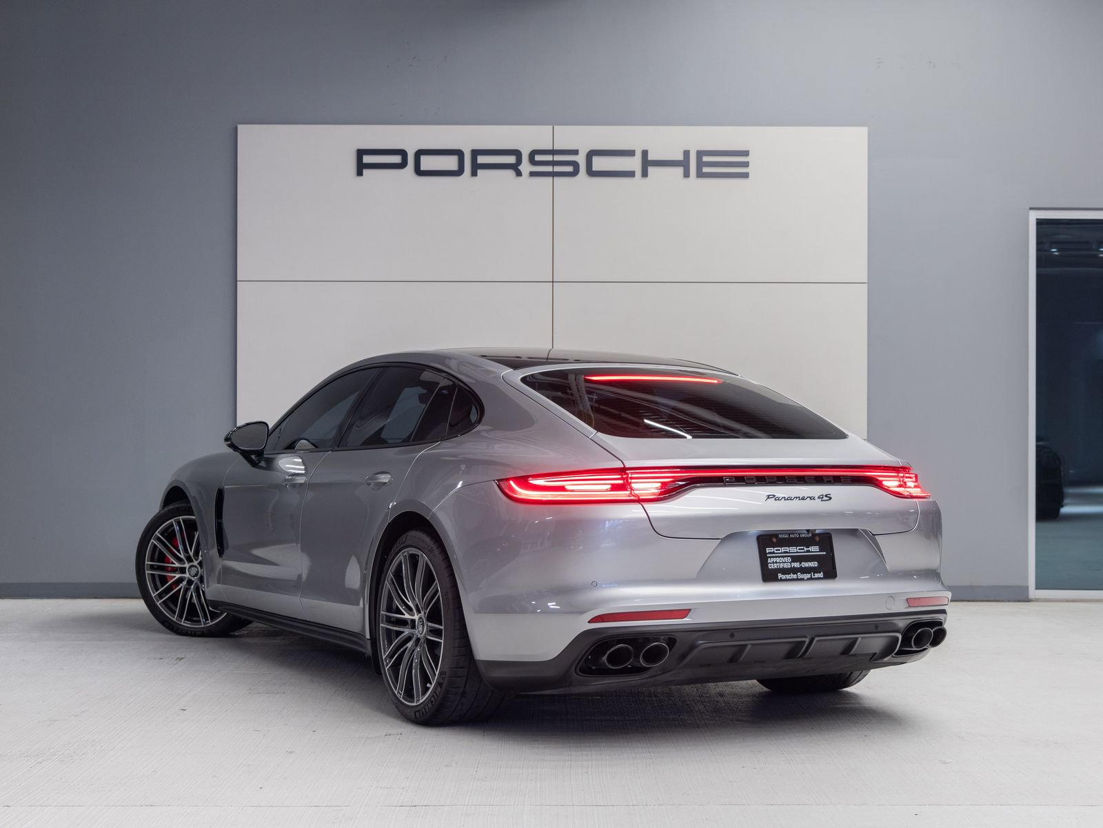 Certified 2023 Porsche Panamera 4S image 3