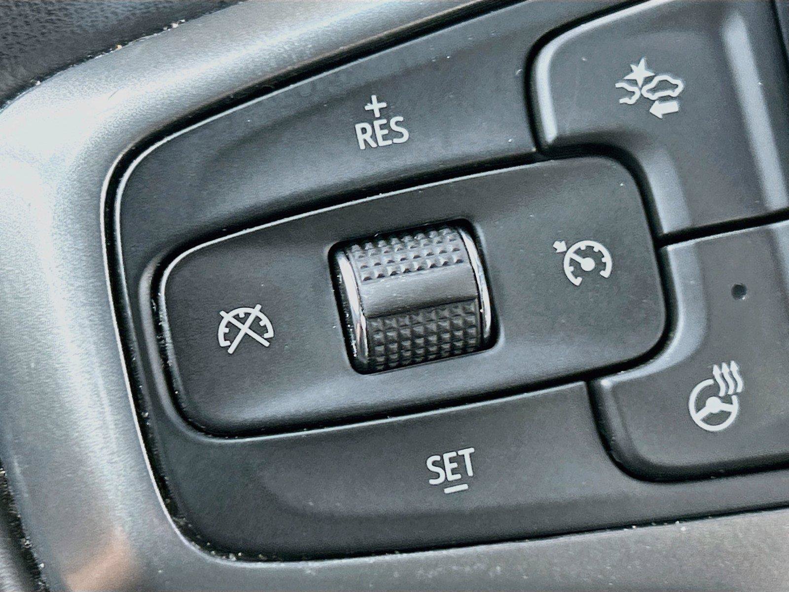 Used 2025 Chevrolet Silverado 1500 LT AWD/4WD image 35